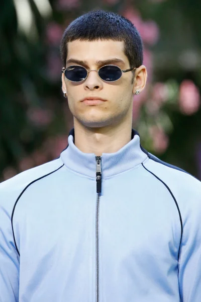 Look 25